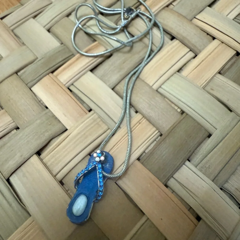 Flip Flop Charm Necklace - Picture 1 of 4